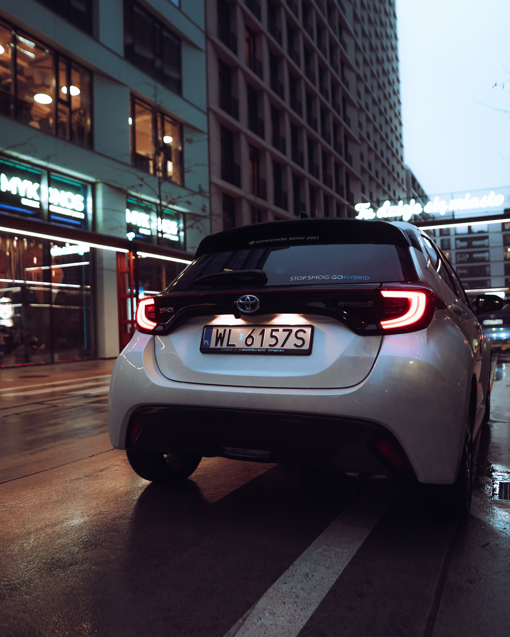 hybrydy plug-in toyota engo cars