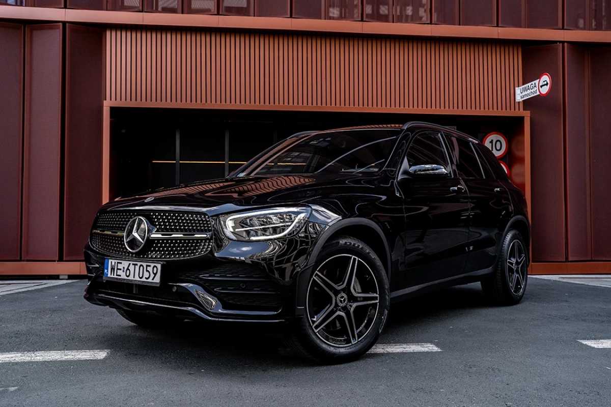 MERCEDES-BENZ GLC 220 d 4Matic 9G- ex-demonstrator for CHF 82'900